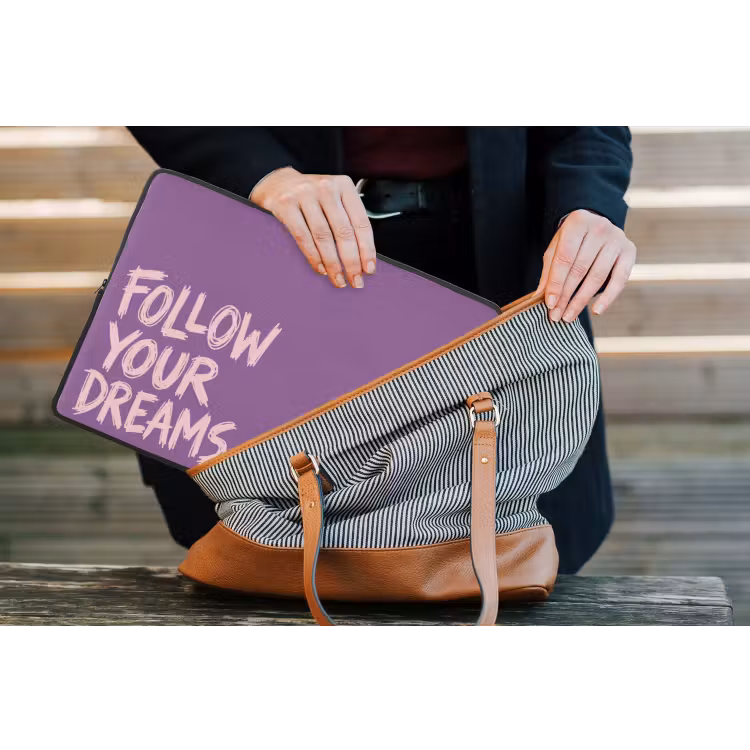 Follow your dreams - Paars - Penseeltextuur laptophoes neopreen klein -tas