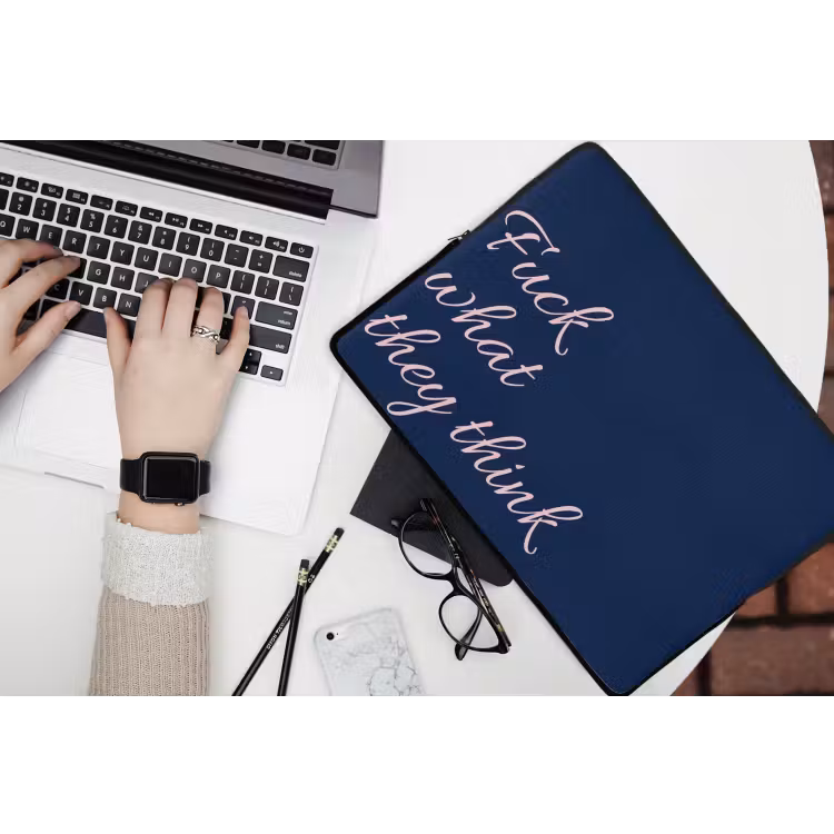 Fuck what they think - Blauw - Cursief laptophoes neopreen klein -bureau