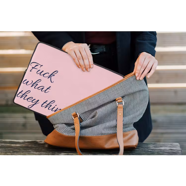 Fuck what they think - Roze - Minimalistisch laptophoes neopreen klein -tas