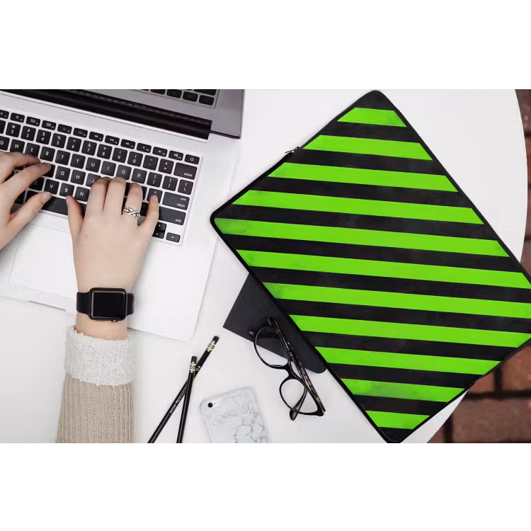 Gaming - Strepen - Schuin - Groen laptophoes neopreen klein -bureau