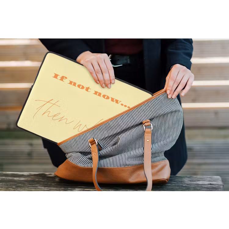 Geel - Oranje - if not now then when laptophoes neopreen klein -tas