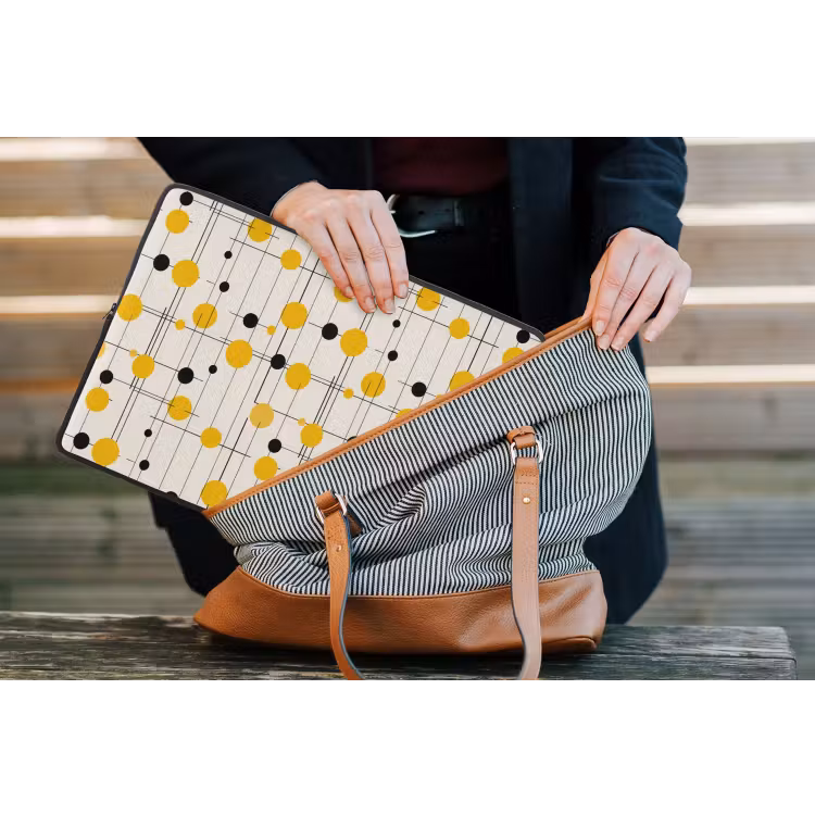 Geometrisch - Retro - Lijnen - Okergeel - Zwart laptophoes neopreen klein 279 -tas