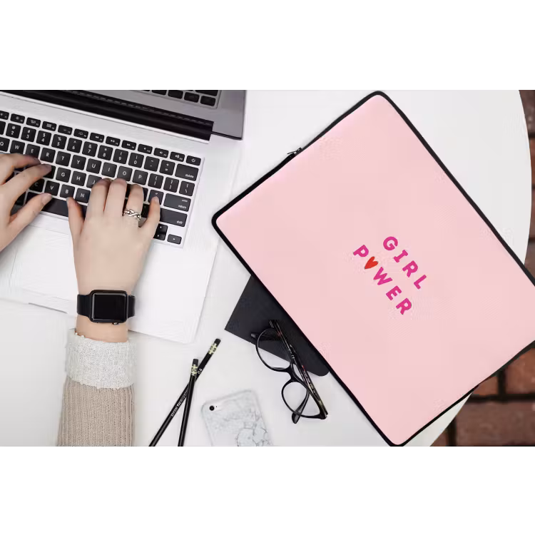 Girl power - Roze - Hartje laptophoes neopreen klein -bureau