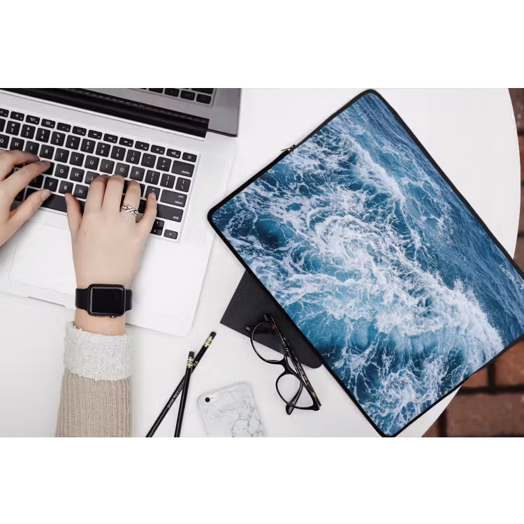 Golven - Oceaan - Blauw laptophoes neopreen klein -bureau