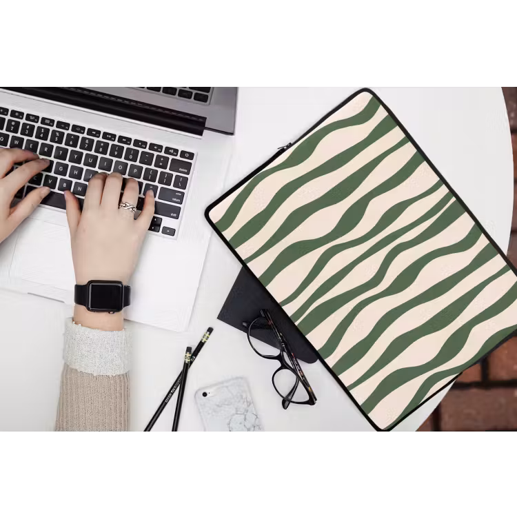 Golvende lijnen - Beige - Groen - Strepen - Abstract laptophoes neopreen klein -bureau