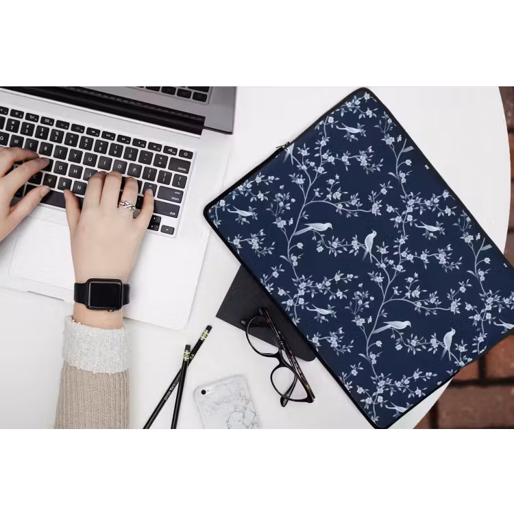 Grafisch - Bloesemtak - Blauw laptophoes neopreen klein 279 -bureau