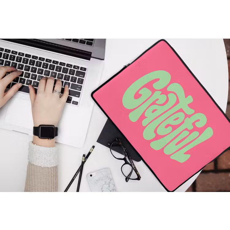 Grateful - Groen - Grafisch - Vloeiend laptophoes neopreen klein -bureau