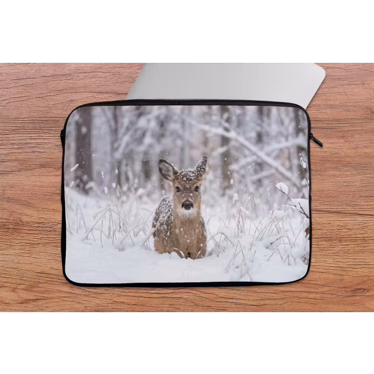 Hert - Sneeuw - Bos - Dieren - Vertederend laptophoes neopreen klein -tafel