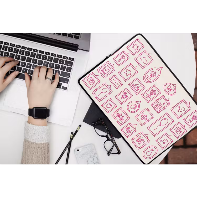 Illustratie - Collectie - Kunst - Minimalistisch - Roze laptophoes neopreen klein -bureau