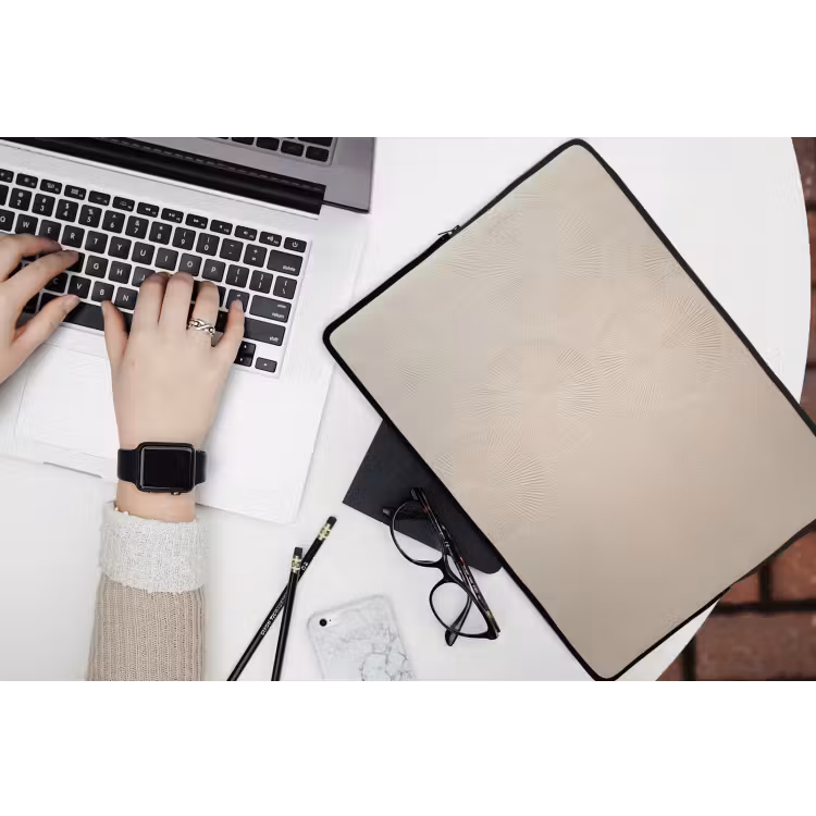 Japandi - Beige - Modern laptophoes neopreen klein -bureau