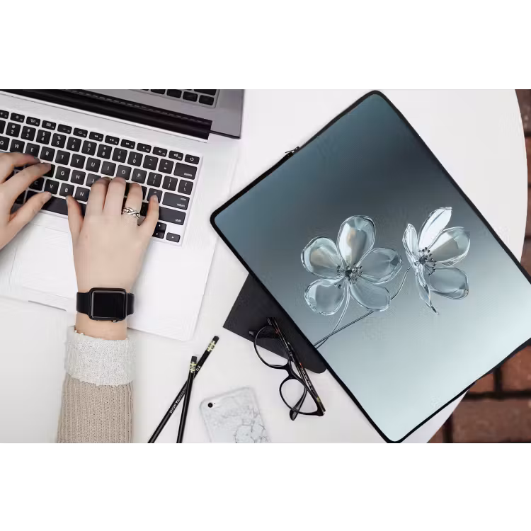 Kristal - Bloemen - Grijs laptophoes neopreen klein -bureau