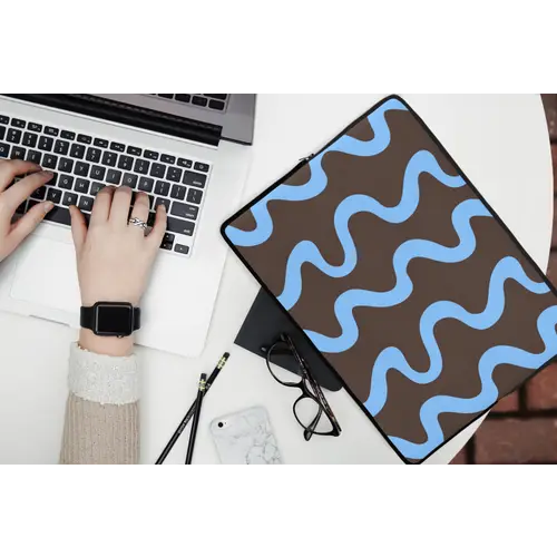 Kronkelende lijnen - Blauw - Bruin - Minimalistisch laptophoes neopreen klein 279 -bureau