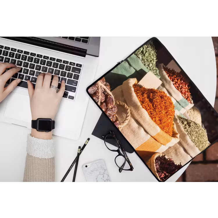 Laptophoes Kruiden - Markt - Kleurrijk - Kruiden - Markt - Kleurrijk laptophoes neopreen klein