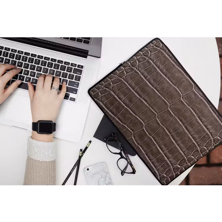 Leer - Krokodil - Mat laptophoes neopreen klein -bureau