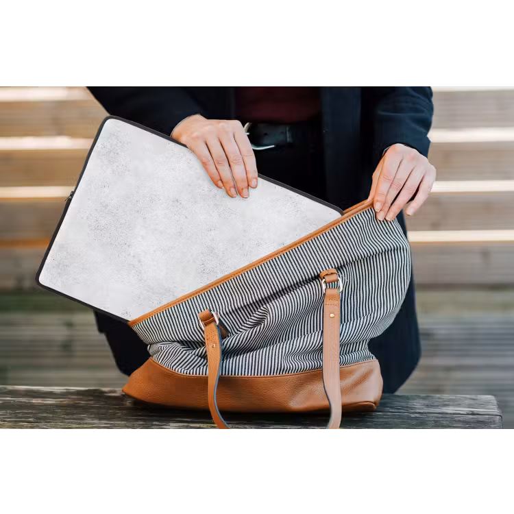 Lichtgrijs - Betonstructuur - Subtiel laptophoes neopreen klein 279 -tas