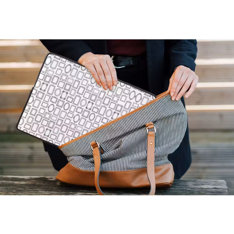 Lijsten - Patroon - Decoratie - Schets - Zwart-wit laptophoes neopreen klein -tas