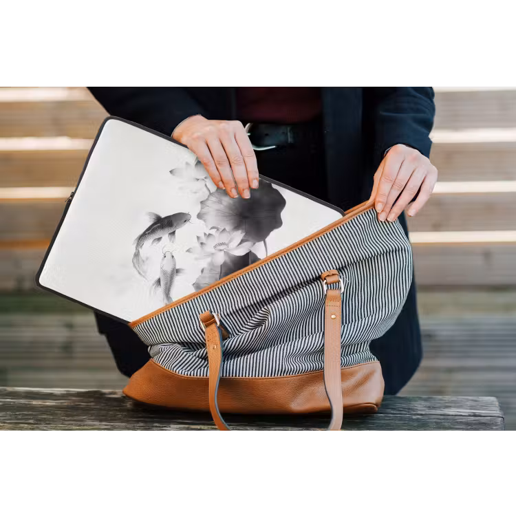Lotusbloemen - Vissen - Bladeren - Zwart laptophoes neopreen klein -tas
