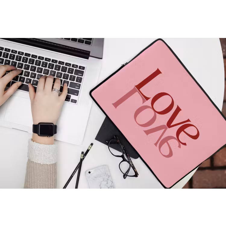 Love - Roze - Spiegeling laptophoes neopreen klein -bureau