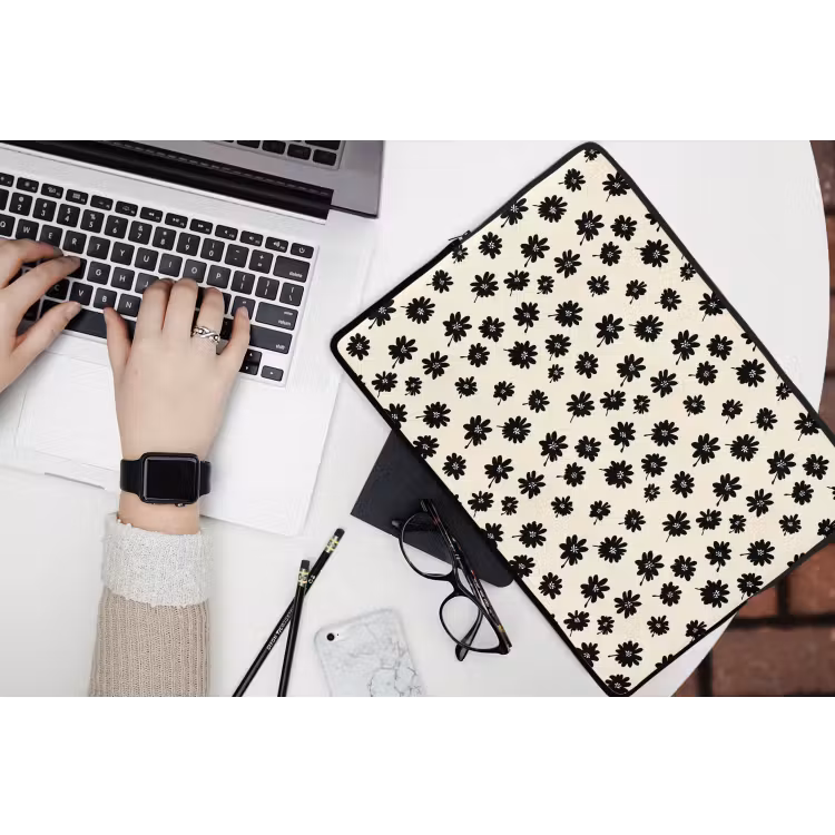 Madeliefjes - Grafisch - Zwart - Beige laptophoes neopreen klein 279 -bureau