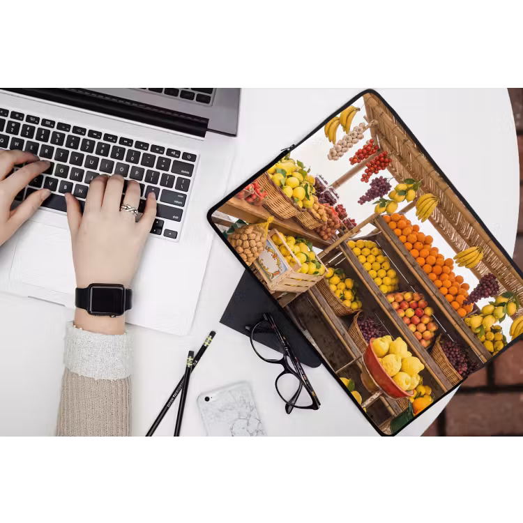 Laptophoes Marktkraam - Fruit - Vers - Marktkraam - Fruit - Vers laptophoes neopreen klein