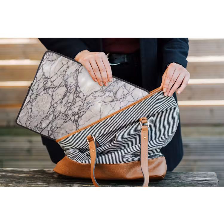 Marmer - Aderen - Patroon - Wit - Grijs laptophoes neopreen klein -tas