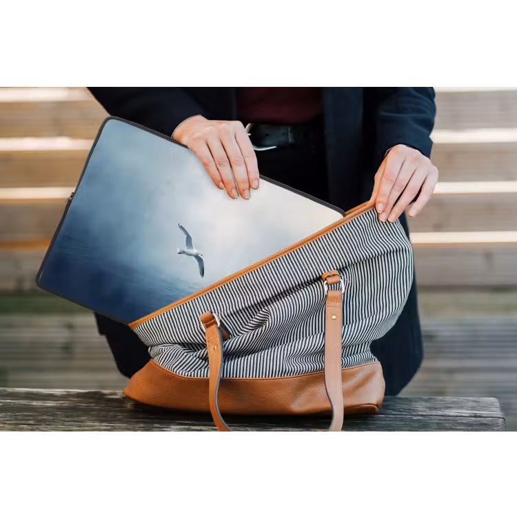 Meeuw - Wit - Zee - Mistig laptophoes neopreen klein -tas