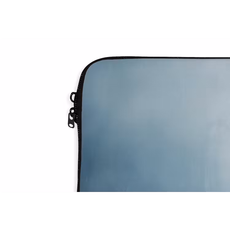 Meeuw - Wit - Zee - Mistig laptophoes neopreen klein -detail