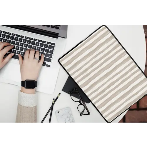 Minimalistisch - Strepen - Beige laptophoes neopreen klein 279 -bureau