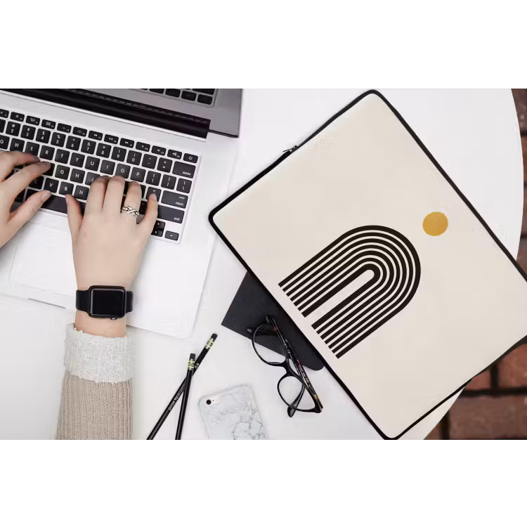 Minimalistisch - Zwarte boog - Gouden cirkel laptophoes neopreen klein -bureau