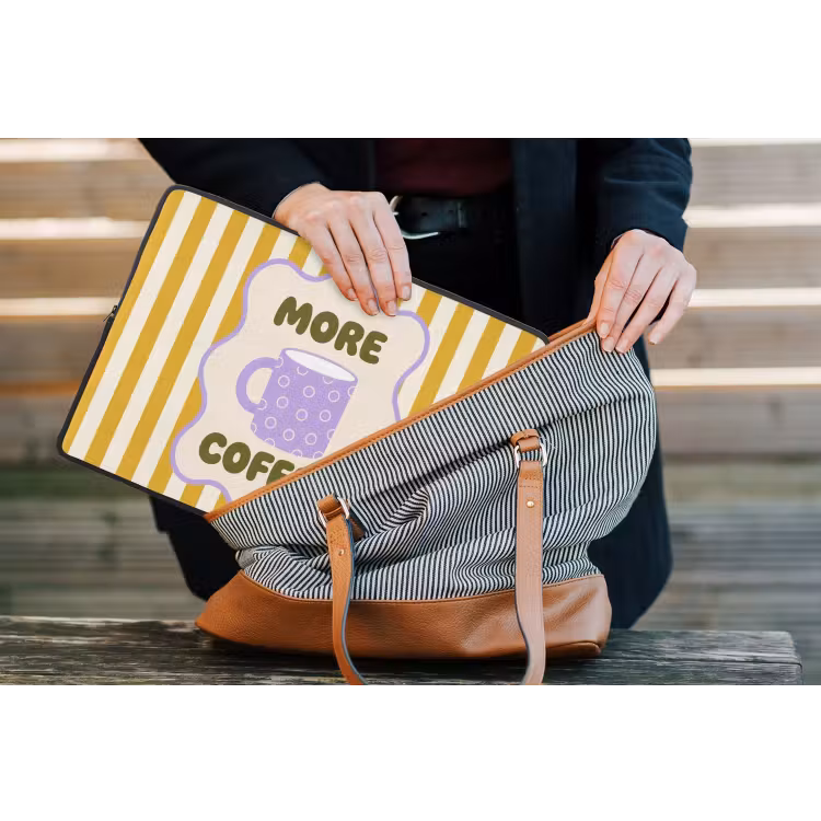 More coffee - Geel - Paars - Strepen - Mok laptophoes neopreen klein -tas