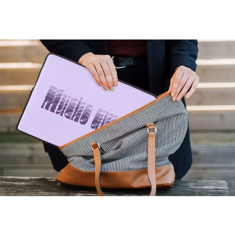 Mucho amor - Paars - Gelaagde letters laptophoes neopreen klein -tas