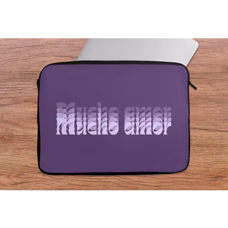 Mucho amor - Paars - Grafisch laptophoes neopreen klein -tafel