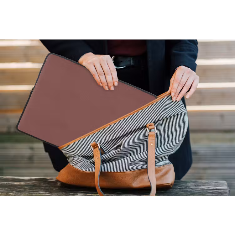 Muted - Raisin - Rood laptophoes neopreen klein 279 -tas