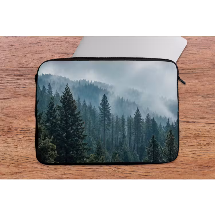 Naaldwoud - Bergen - Mist laptophoes neopreen klein -tafel