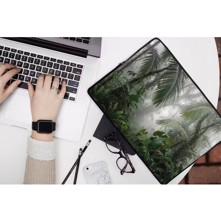 Natuur - Jungle - Mist - Tropisch - Groen laptophoes neopreen klein -bureau