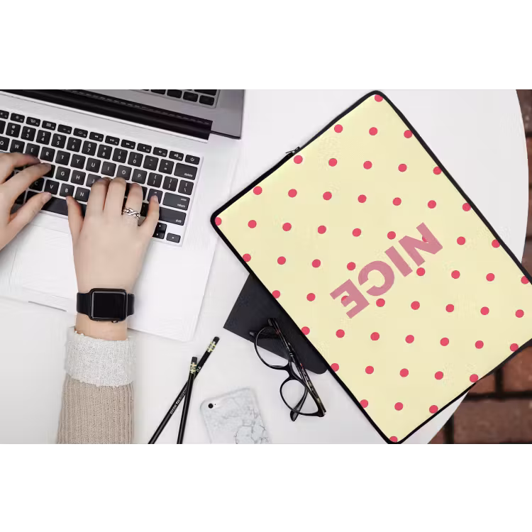 Nice - Stippen - Roze - Geel laptophoes neopreen klein -bureau