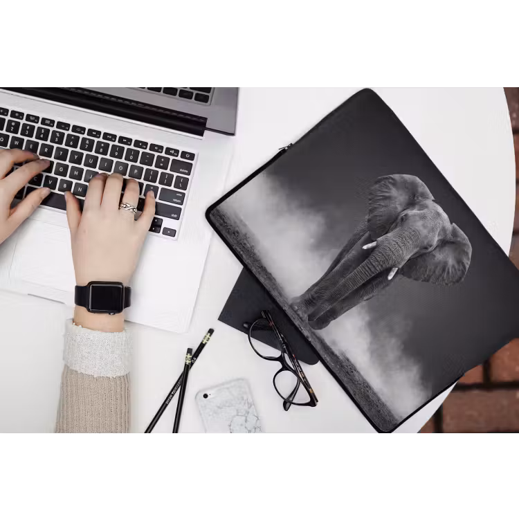 Olifant - Zwart - Wit - Rook laptophoes neopreen klein -bureau
