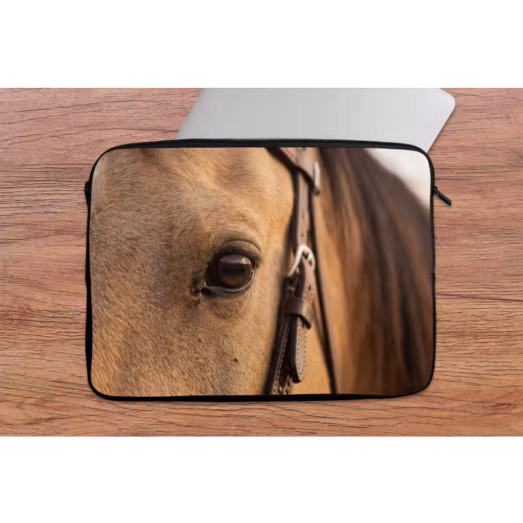Paard - Oog - Bruin laptophoes neopreen klein -tafel