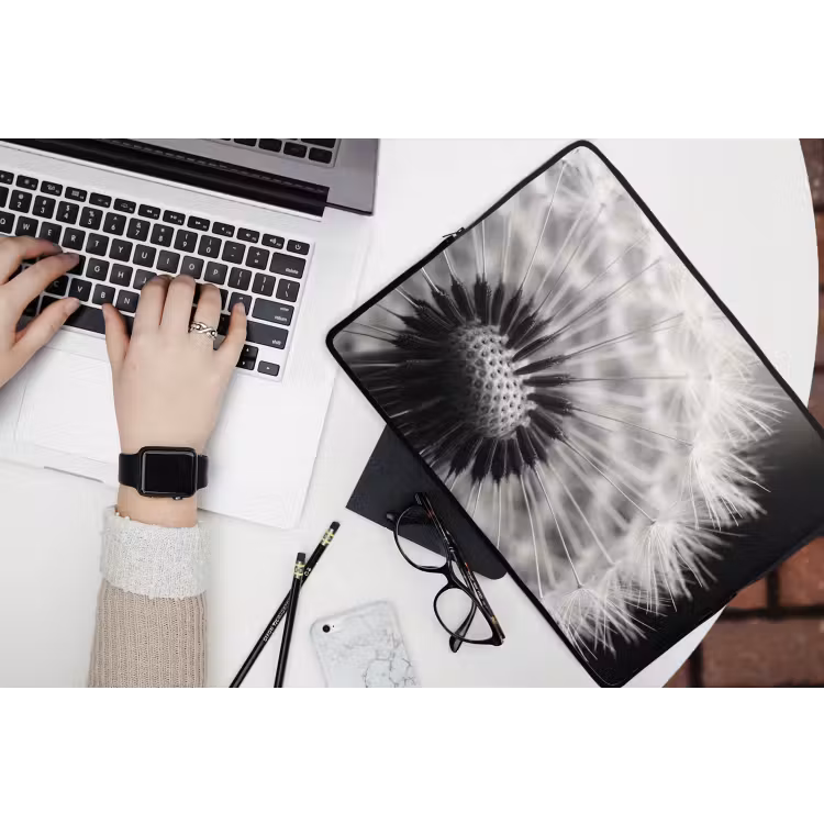 Paardenbloem - Zwart - Wit laptophoes neopreen klein -bureau