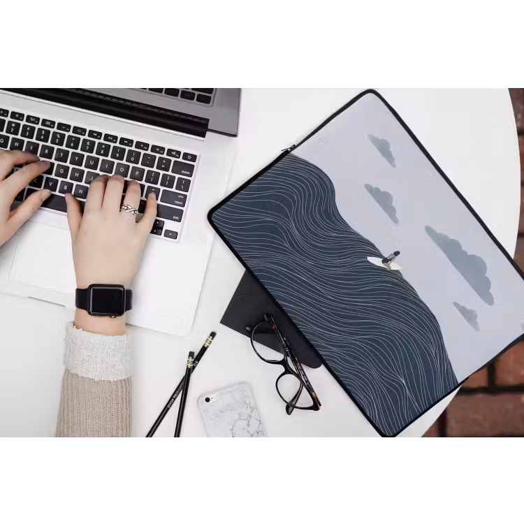 Persoon - Surfen - Oceaan - Natuur - Modern laptophoes neopreen klein -bureau
