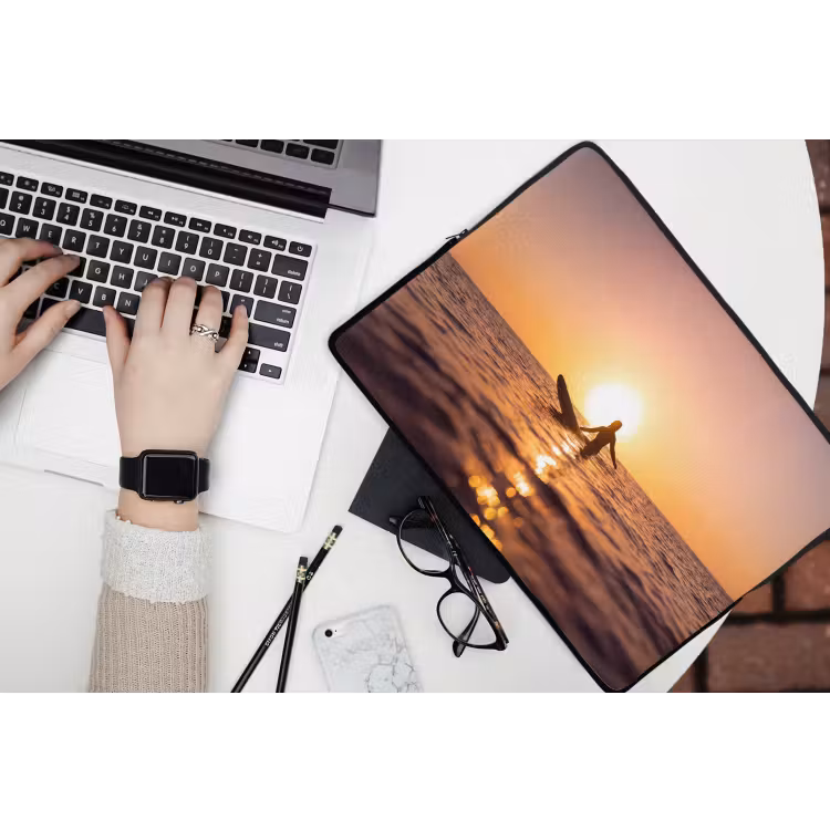 Persoon - Surfen - Zonsondergang - Zee - Oranje laptophoes neopreen klein -bureau