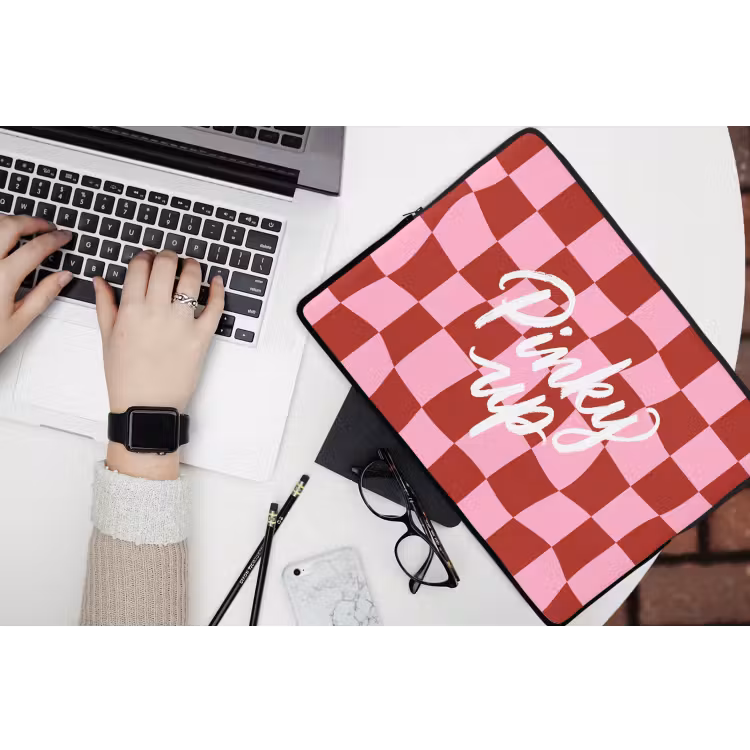 Pinky up - Geblokt - Bordeauxrood laptophoes neopreen klein -bureau