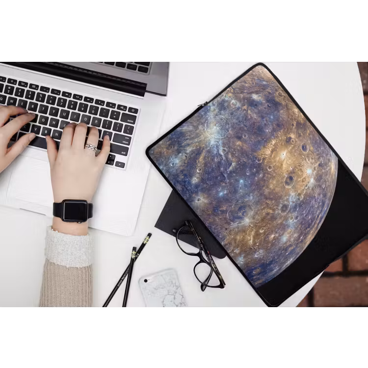 Laptophoes Planeet - Kraters - Ruimte - Planeet - Kraters - Ruimte laptophoes neopreen klein