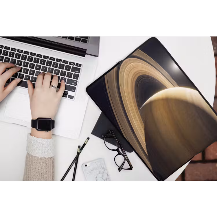 Laptophoes Planeet - Ringen - Ruimte - Planeet - Ringen - Ruimte laptophoes neopreen klein