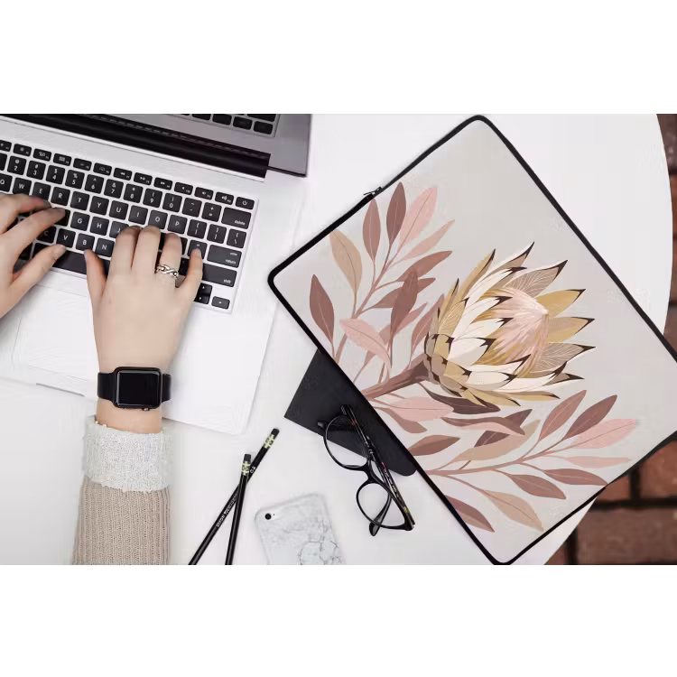 Protea - Bloem - Botanisch - Beige laptophoes neopreen klein -bureau
