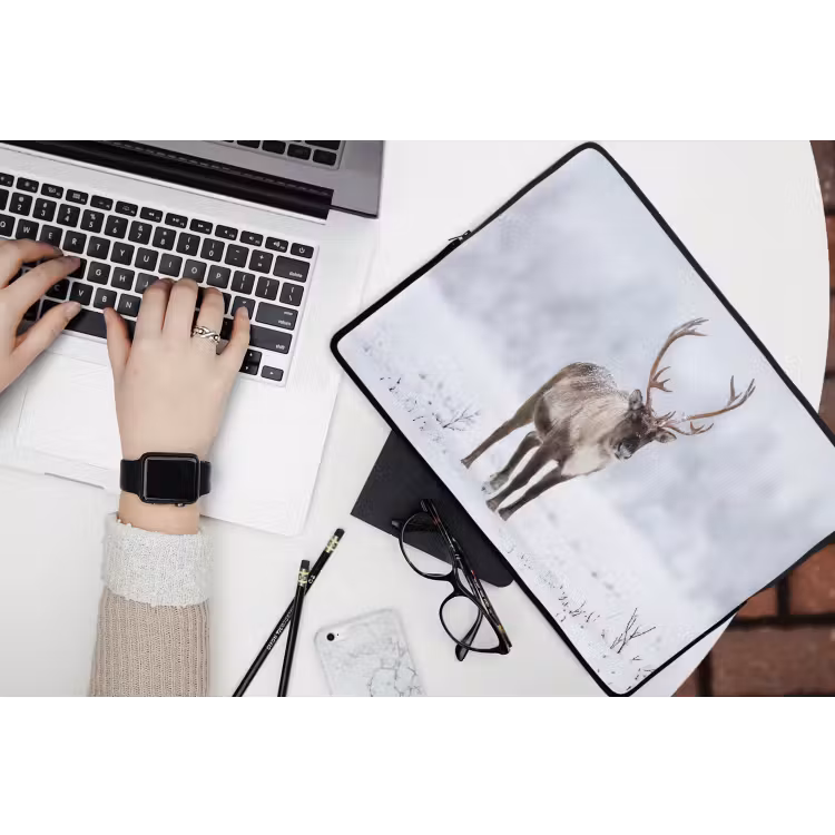 Rendier - Gewei - Toendra - Sneeuw - Wild laptophoes neopreen klein -bureau