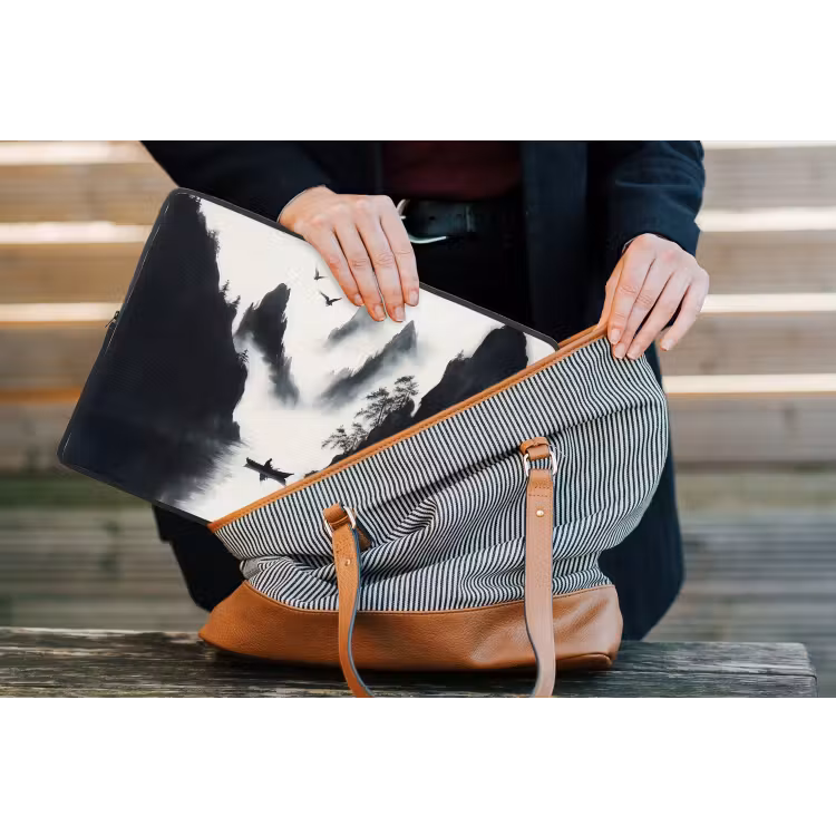 Roeiboot - Mistig - Bergen - Vogels laptophoes neopreen klein -tas