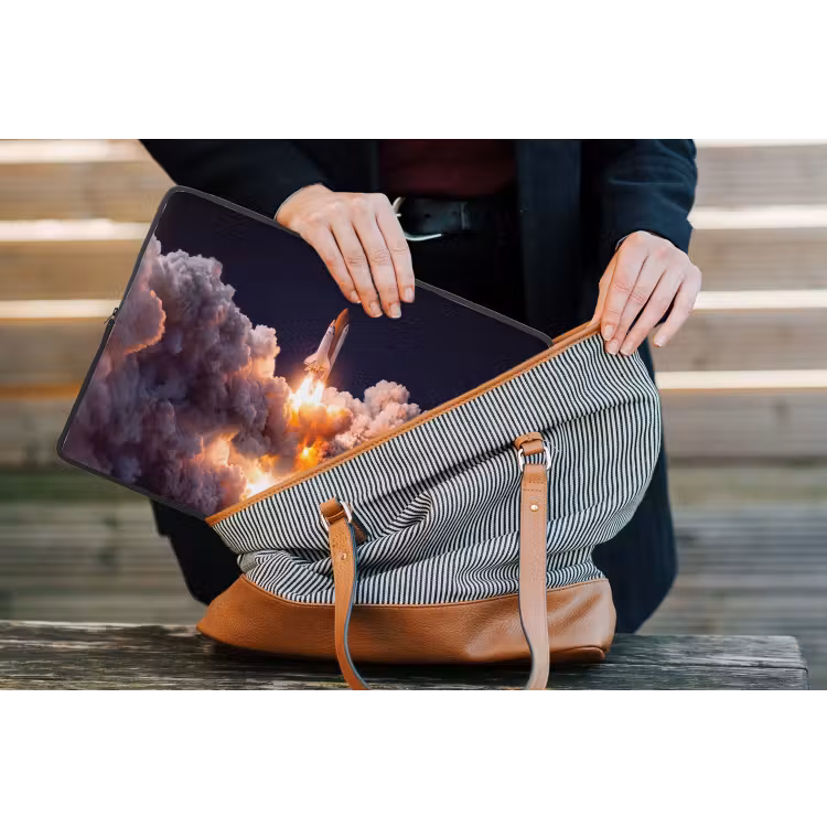 Laptophoes Ruimtevaartuig - Lancering - Sterren - Ruimtevaartuig - Lancering - Sterren laptophoes neopreen klein