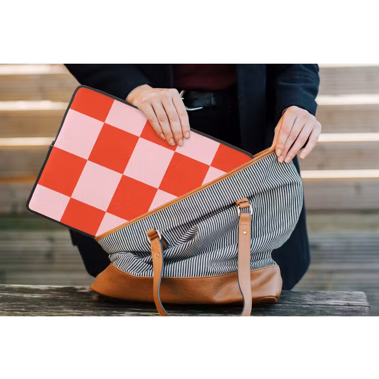 Schaakbord patroon - Rood - Roze - Blokjes laptophoes neopreen klein -tas