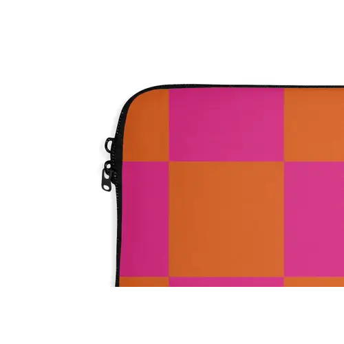 Schaakbord print - Oranje - Roze - Blokjes laptophoes neopreen klein -detail